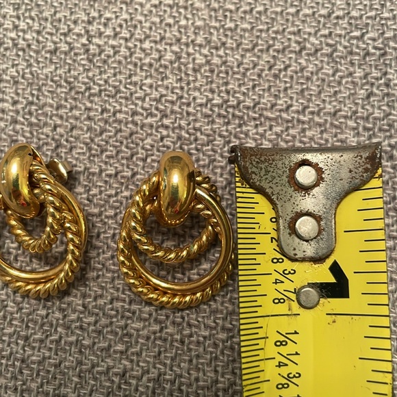 Avon Gold Tone Twisted Triple Hoop Post Earrings Door Knocker Earrings - Picture 6 of 8
